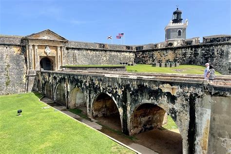 El Morro Castle: Exploring Colonial History and Breathtaking Views in Cartagena!