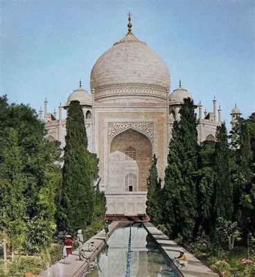 Shah Jahan Mosque - A Timeless Monument of Mughal Grandeur and Exquisite Craftsmanship!